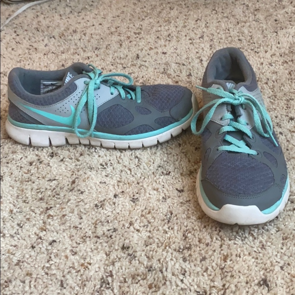 nike tennis shoes